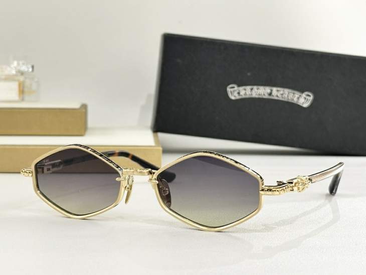 Picture of Chrome Hearts Sunglasses _SKUfw76704356fw
